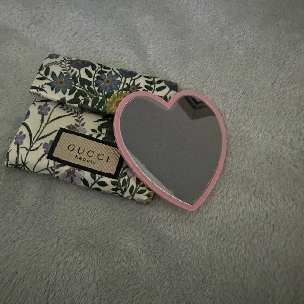 New Beauty heart mirror - Picture 2 of 3